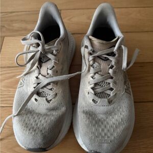 Hoka Mach 6 Running Shoes in Cream